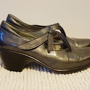 Naot high heeled shoes